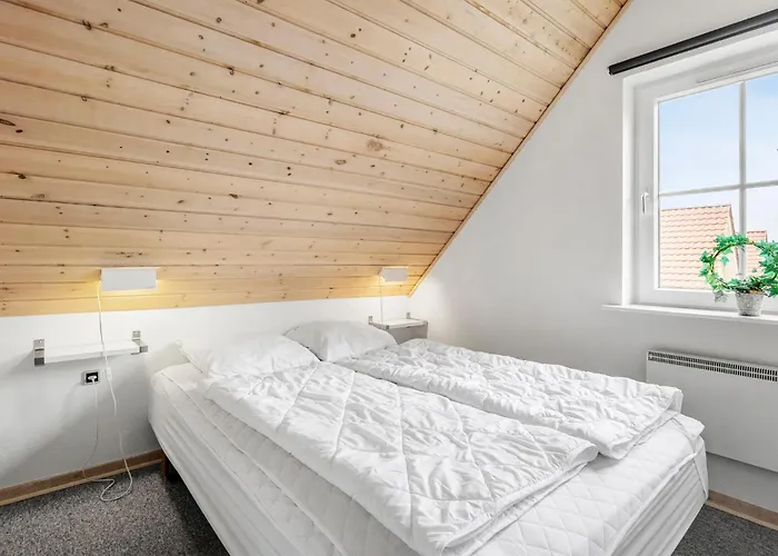 Vakantiehuis Stunning In With Sauna *
