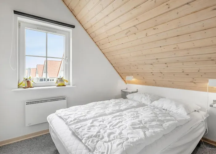 Vakantiehuis Stunning In With Sauna *