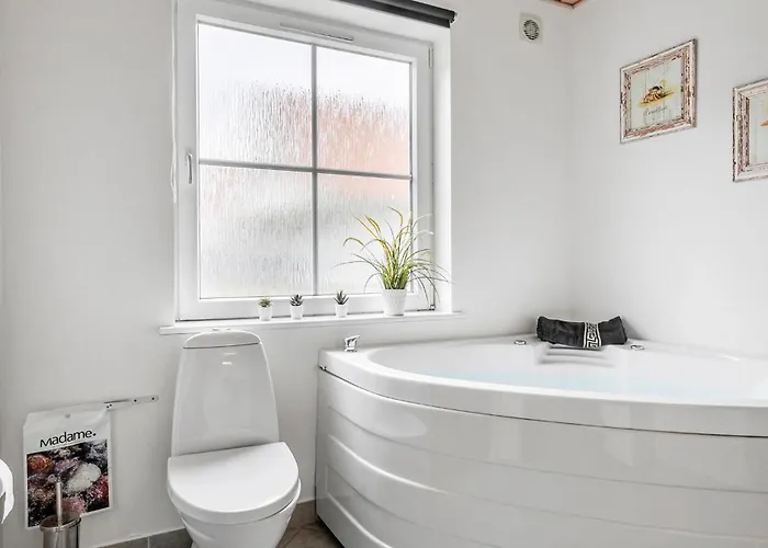 Vakantiehuis Stunning In With Sauna *